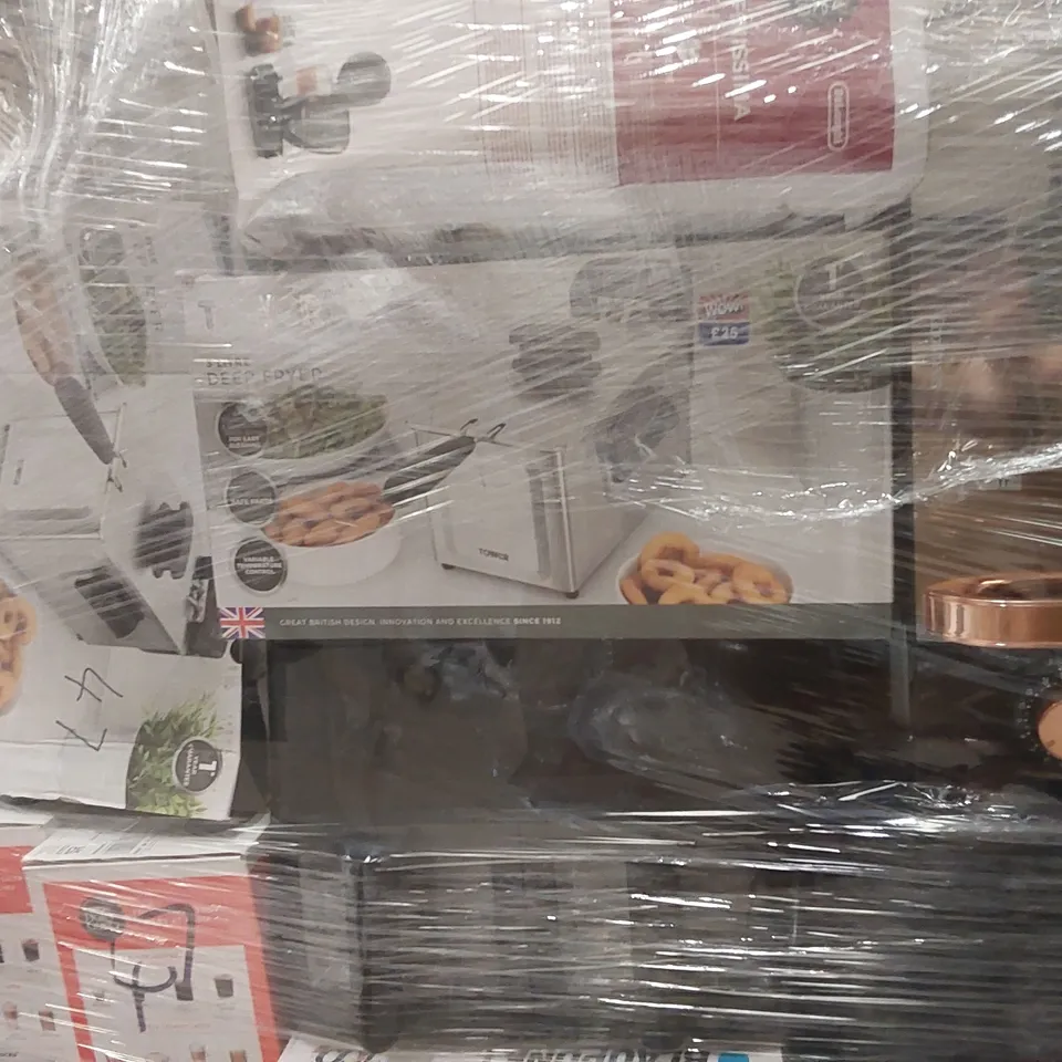 PALLET CONTAINING A LARGE ASSORTMENT OF UNCHECKED ELECTRICAL PRODUCTS INCLUDING: AIRFRYERS, ESPRESSO MACHINES, DEEP FRYERS, TOASTED SANDWICH MAKERS ECT