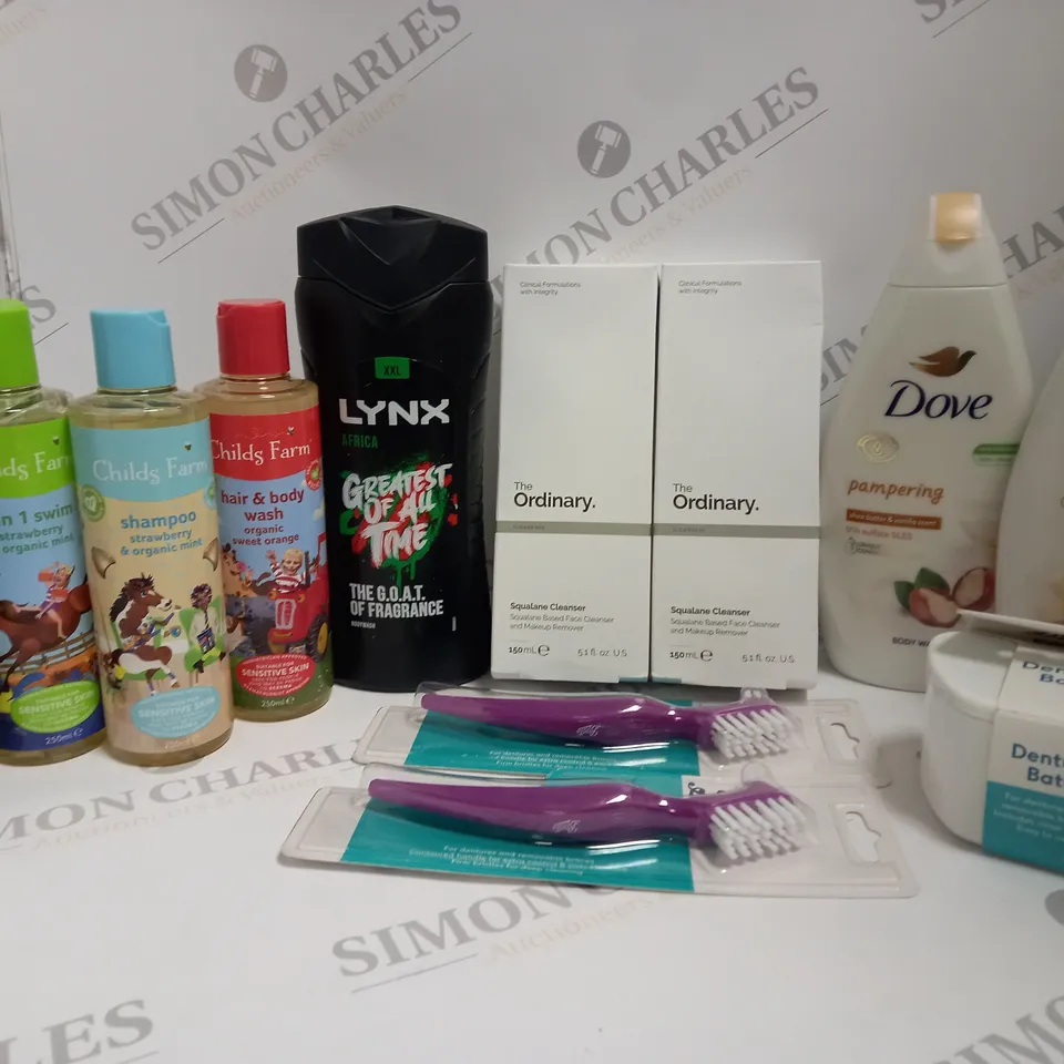 BOX OF APPROX 10 ASSORTED BEAUTY PRODUCTS TO INCLUDE CHILD'S FARM SHAMPOO, LYNX BODY WASH, DOVE SHOWERING CREAM, ETC