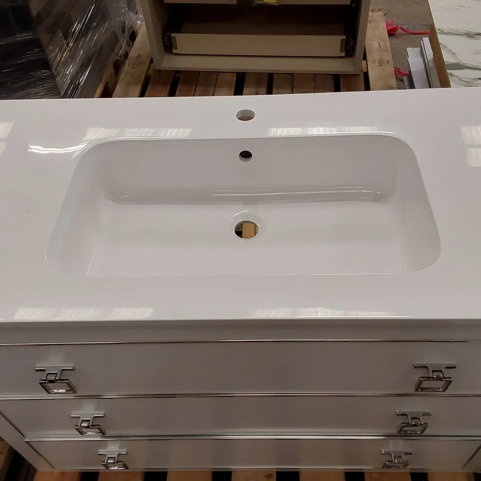 DESIGNER BATHROOM VANITY UNIT WITH BASIN 