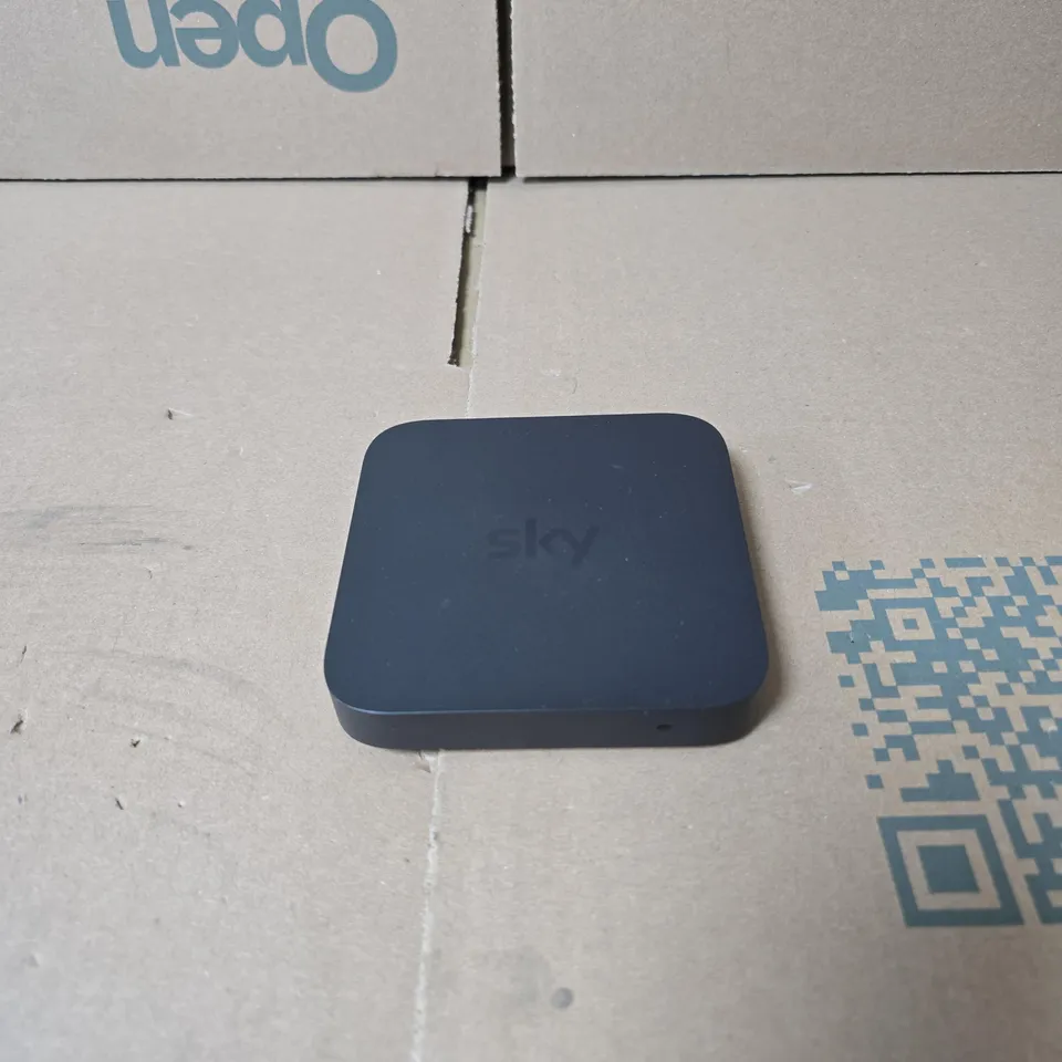 SKY STREAM BLACK DEVICE. UNBOXED WITH NO ACCESSORIES.