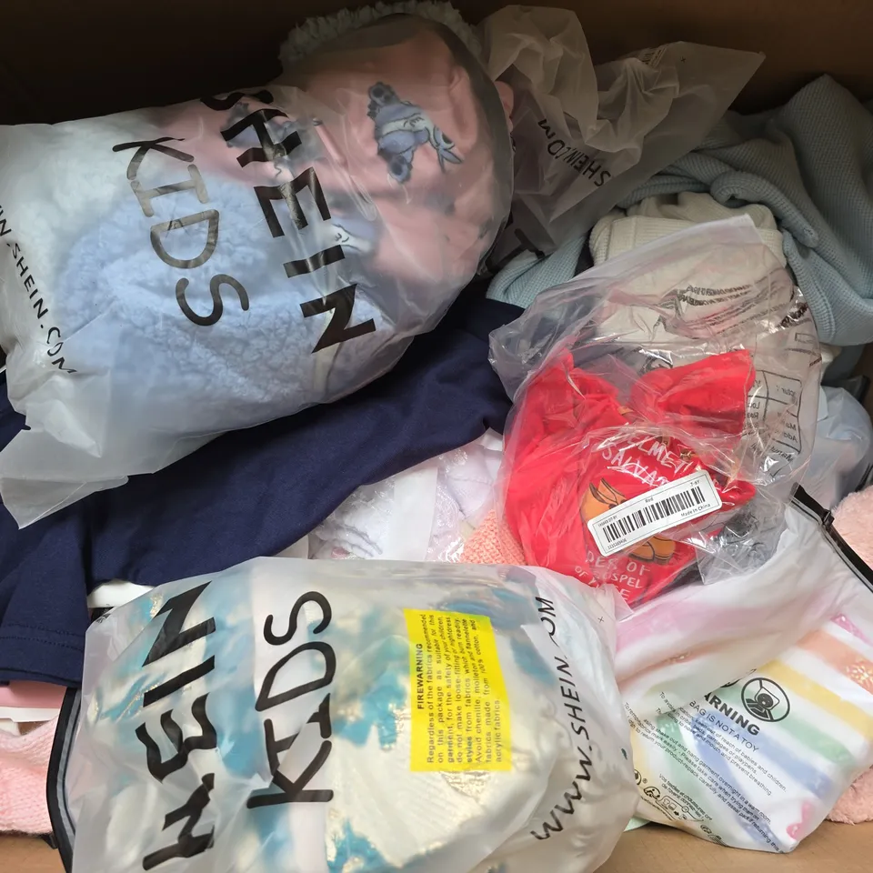 BOX OF APPROXIMATELY 20 ASSORTED KID'S CLOTHING AND FASHION ITEMS IN VARIOUS STYLES, SIZES, AND COLOURS, ETC - COLLECTION ONLY