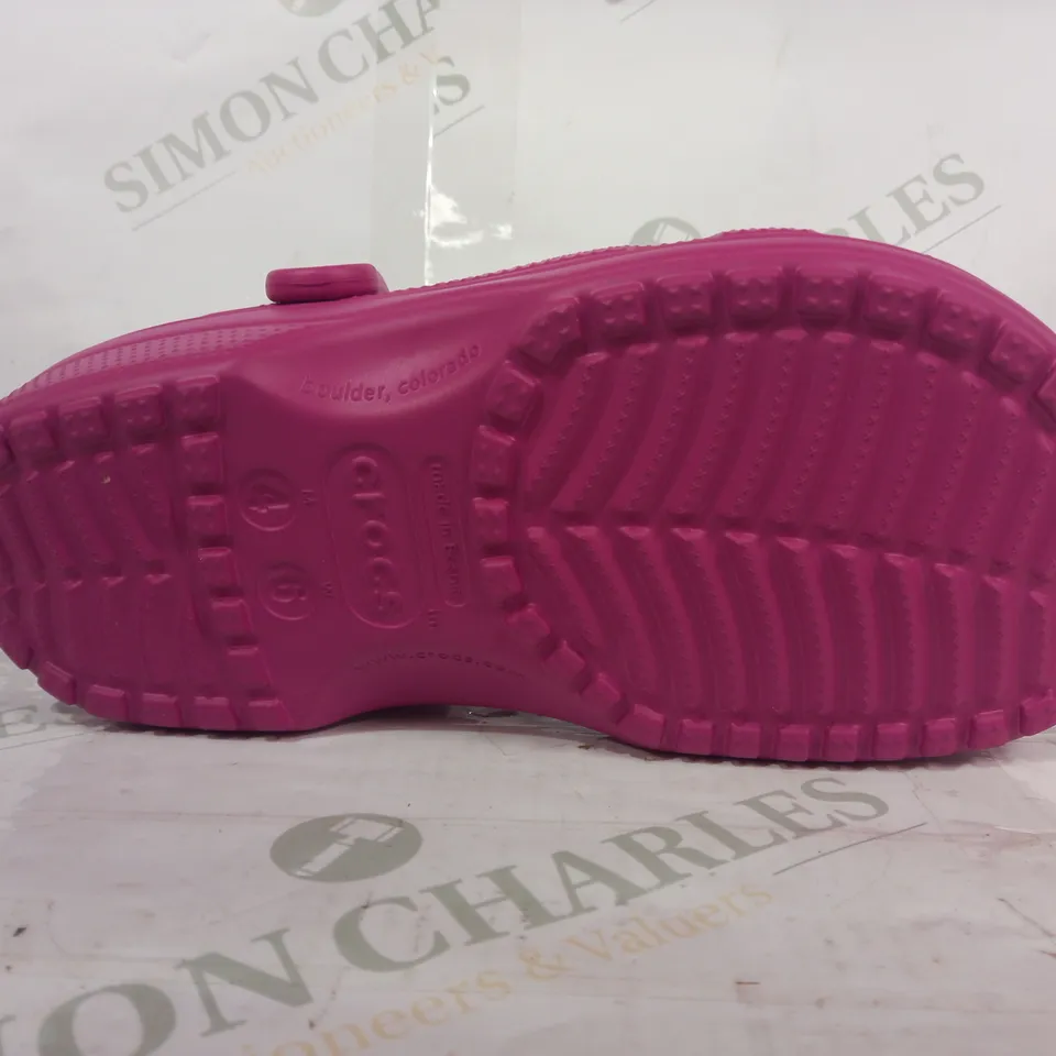 PAIR OF CROCS CLASSIC CLOGS IN FUCHSIA UK SIZE M3/W4