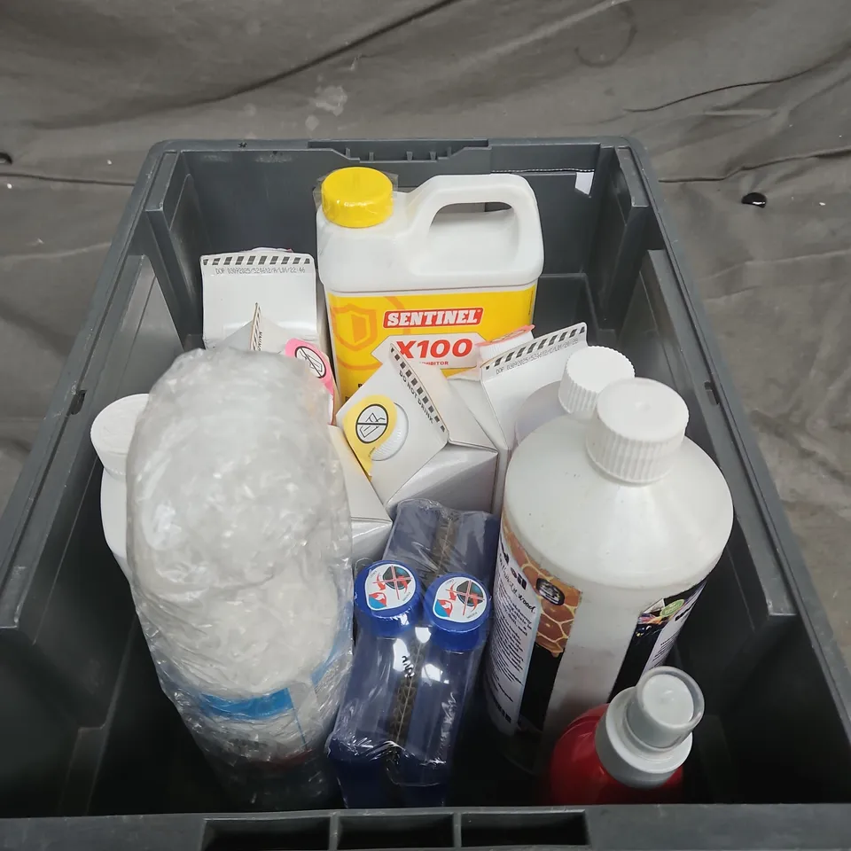 APPROXIMATELY 10 ASSORTED HOUSEHOLD PRODUCTS TO INCLUDE FABRIC CONDITIONER, WASHING UP LIQUID, MOULD REMOVER ETC