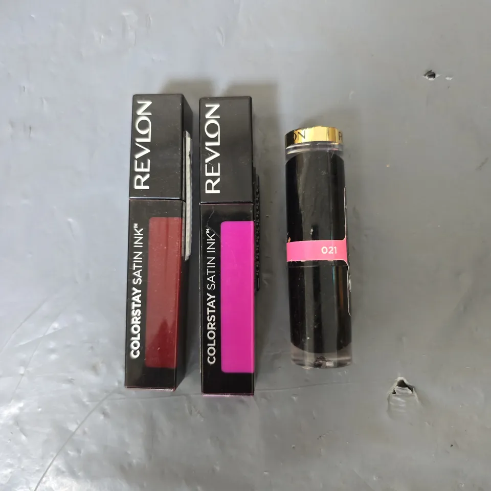 APPROXIMATELY 25 ASSORTED HEALTH & BEAUTY PRODUCTS TO INCLUDE LIPSTICKS & LIP LIQUID COLOUR 