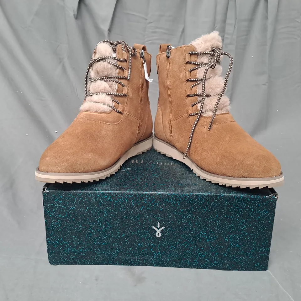 BOXED PAIR OF EMU BEACH BERNICE WATER RESISTANT SUEDE BOOTS IN CHESTNUT SIZE 9