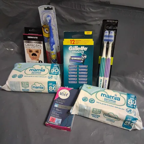 APPROXIMATELY 20 ASSORTED HEALTH AND BEAUTY PRODUCTS TO INCLUDE; MAMIA, GILETTE, REACH AND DERMAV10