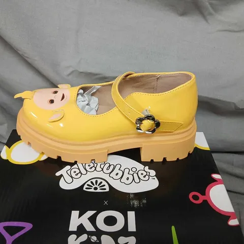 BRAND NEW BOXED KOI X TELETUBBIES LA LA TELETUBBIES KIDZ MARY JANES – YELLOW, UK12K
