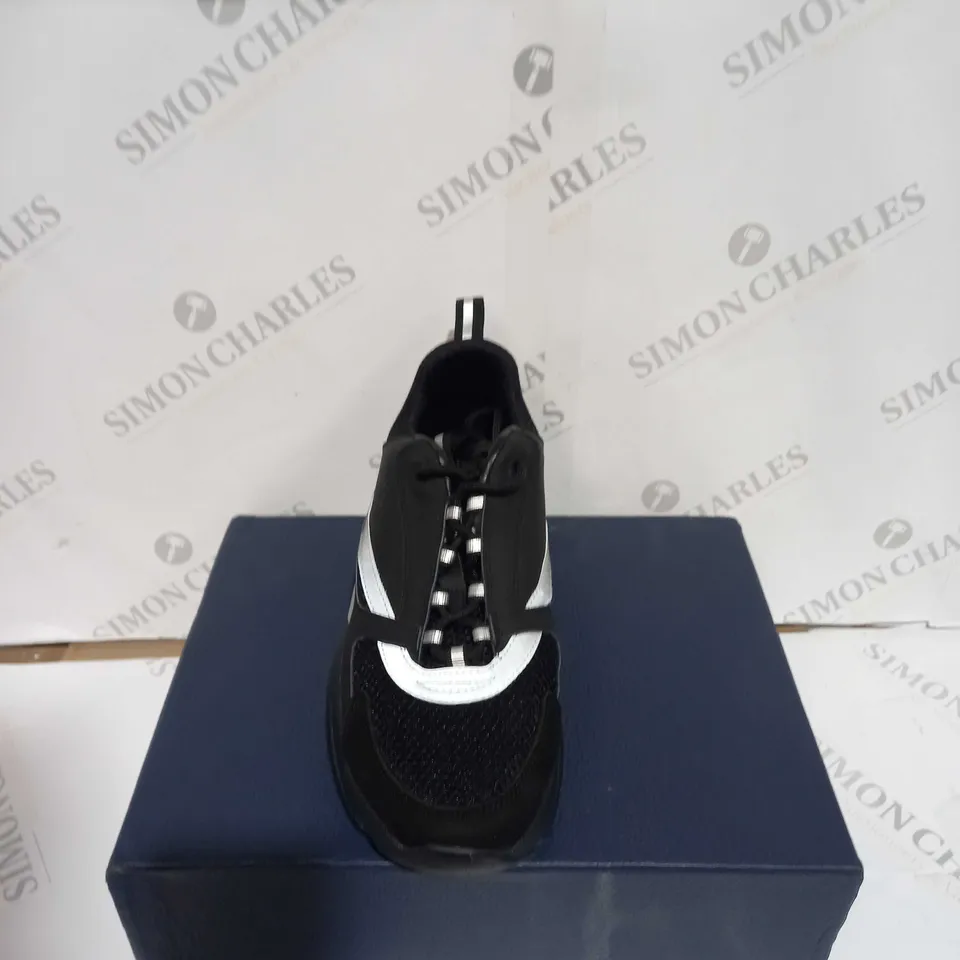 BOXED PAIR OF NAVY/SILVER TRAINERS SIZE 42