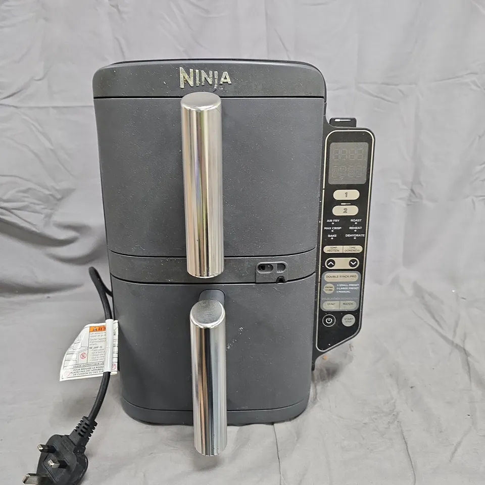 NINJA COUNTERTOP AIR FRYER OVEN IN BLACK & GREY