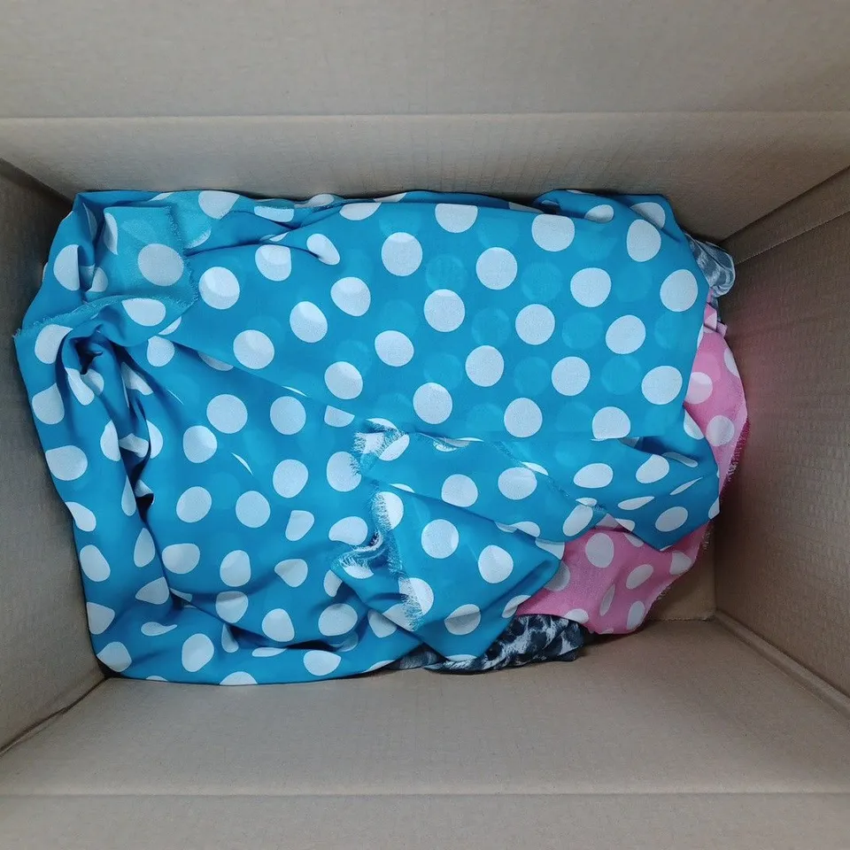 BOX OF APPROXIMATELY 5 ASSORTED HOUSEHOLD SHEETS AND TABLECLOTHS