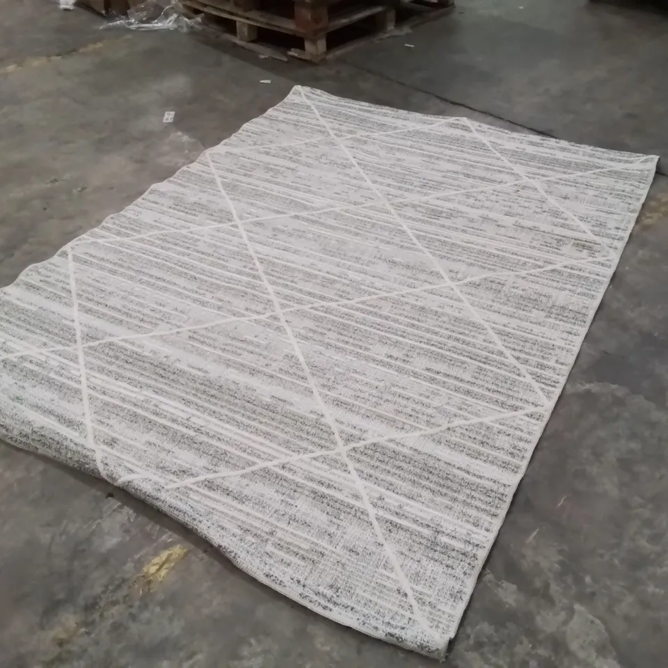 QUALITY DESIGNER AREA RUG - APPROXIMATELY 220X160CM