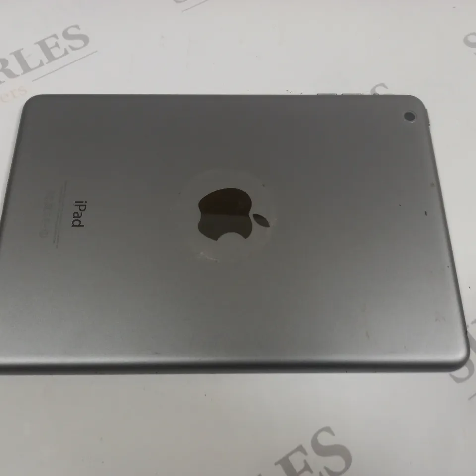 UNBOXED APPLE IPAD IN SILVER - A1489