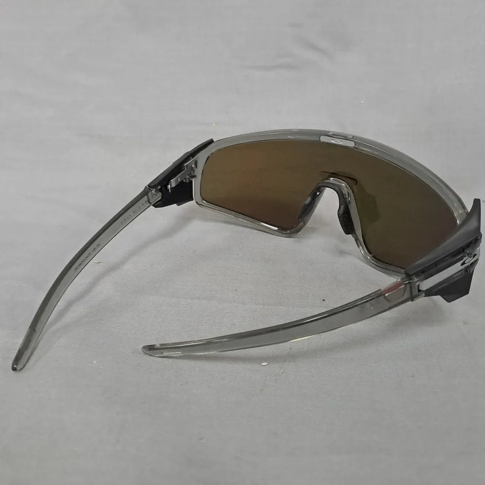 OAKLEY LATCH PANEL SUNGLASSES – PRIZM RUBY LENSES (BOXED)