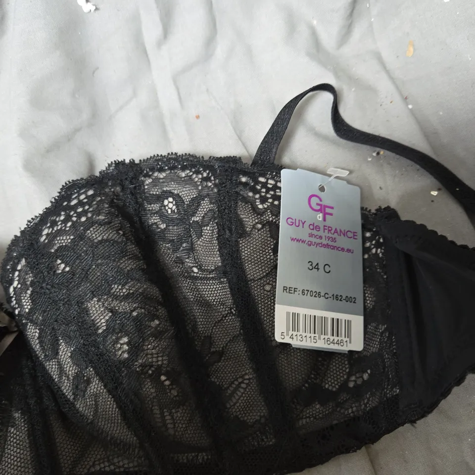 BOX OF APPROXIMATELY 20 ASSORTERD CLOTHING ITEMS INCLUDING SUSA BRAS (BLACK & WHITE) , GUY DE FRANCE BRA SIZE 34C , OSCALITO TEE SHIRT AND SILHOUETTE BRA