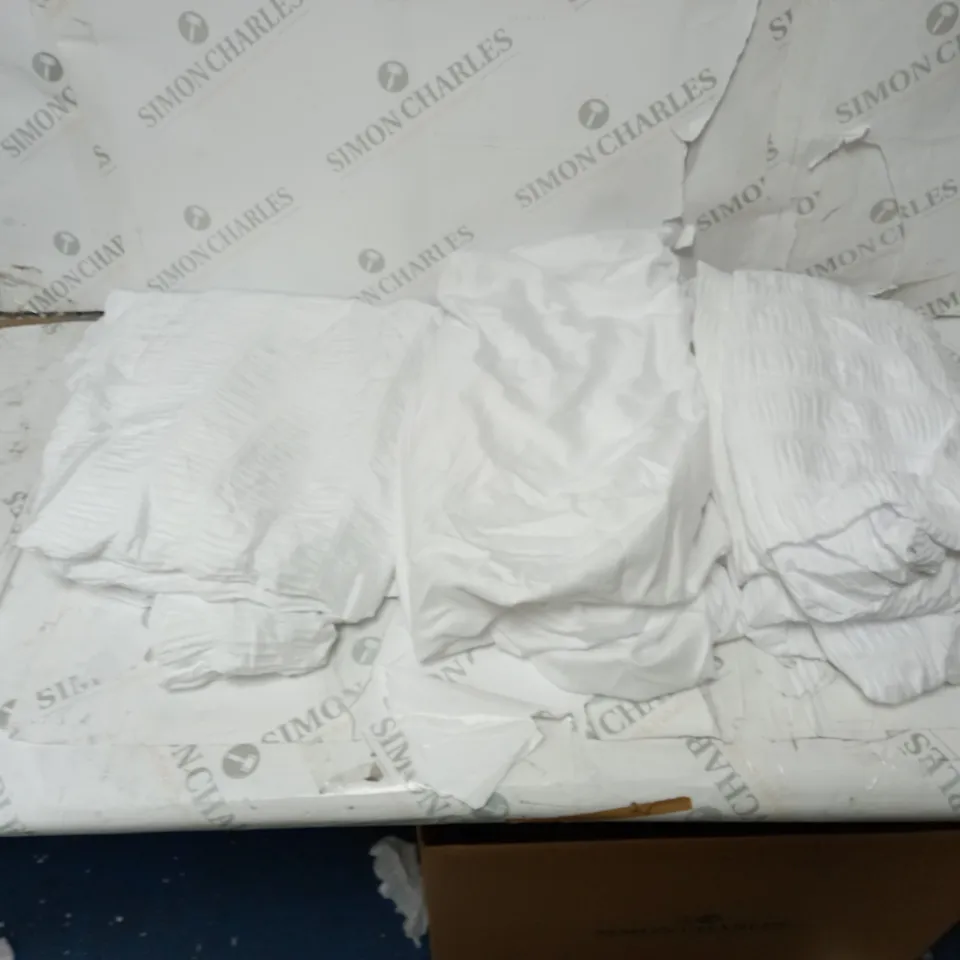 SUPERSOFT BY COZEE HOME TEXTURED STRIPE 6 PIECE DUVET SET SINGLE WHITE