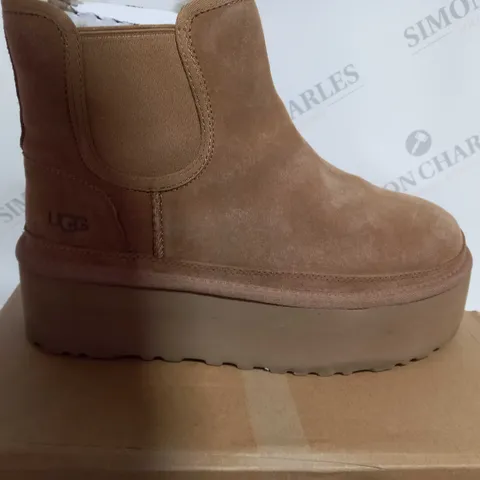 BOXED PAIR OF UGG NEUMEL CHELSEA BOOTS SIZE 8N