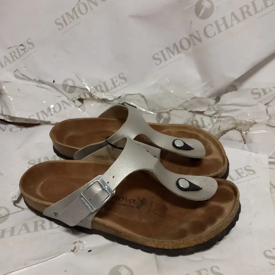 BONOVA IBIZA PEARL SHINE FOOTBED SANDAL SIZE 5