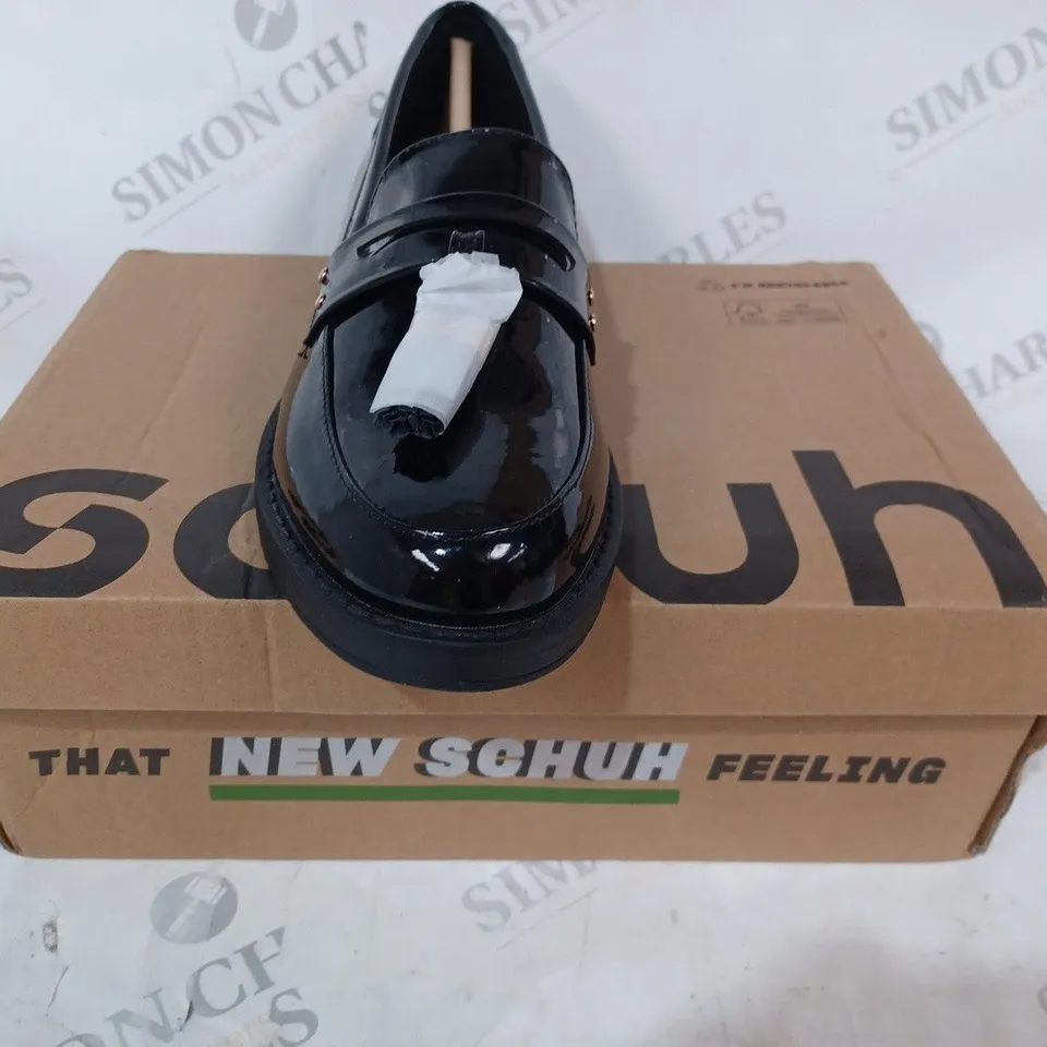 BOXED PAIR OF SCHUH LISBON TASSEL LOAFERS IN BLACK UK SIZE 8