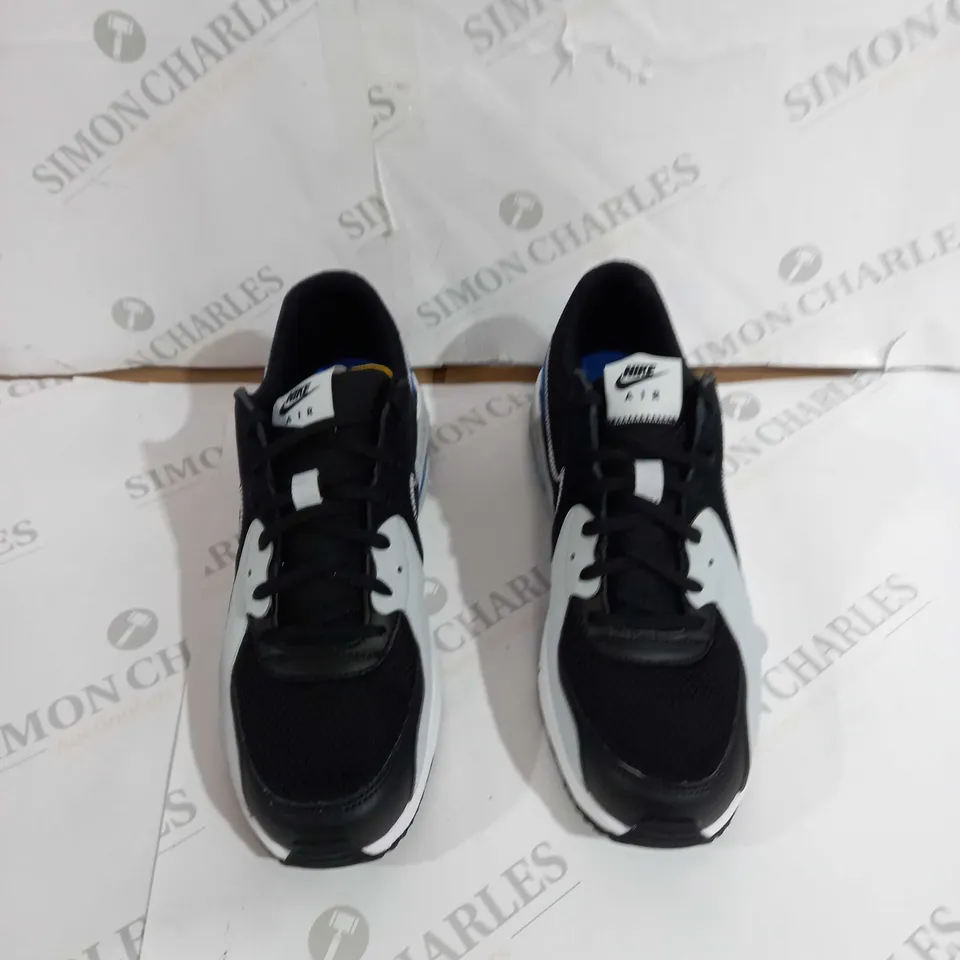 UNBOXED PAIR OF NIKE AIRMAX UK 8 IN BLACK/GREY/BLUE/YELLOW 