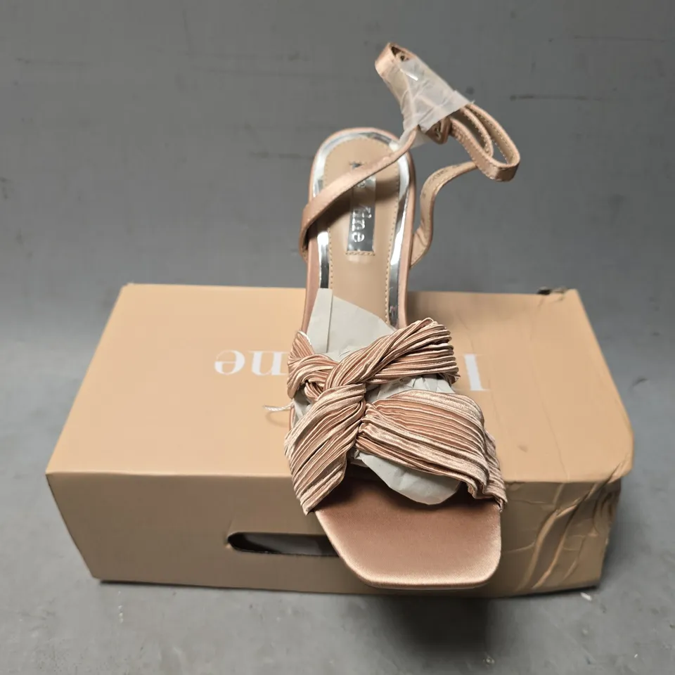 BOXED BE MINE CHAMPAGNE SATIN WIDE FIT BRIDAL SNUGGLE BLOCK HEELED SANDALS - SIZE 5