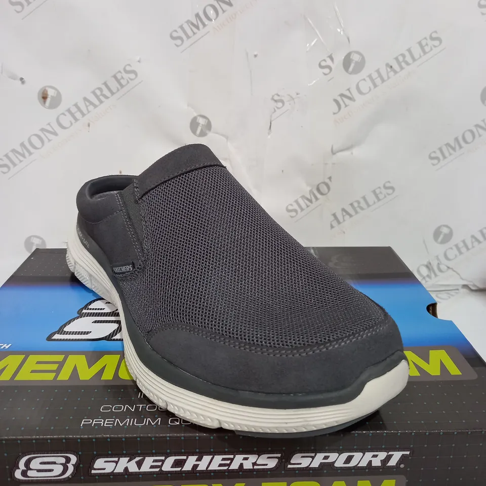 BOXED PAIR OF SKETCHERS FLEX-LITE SLIP ON GREY SIZE 9