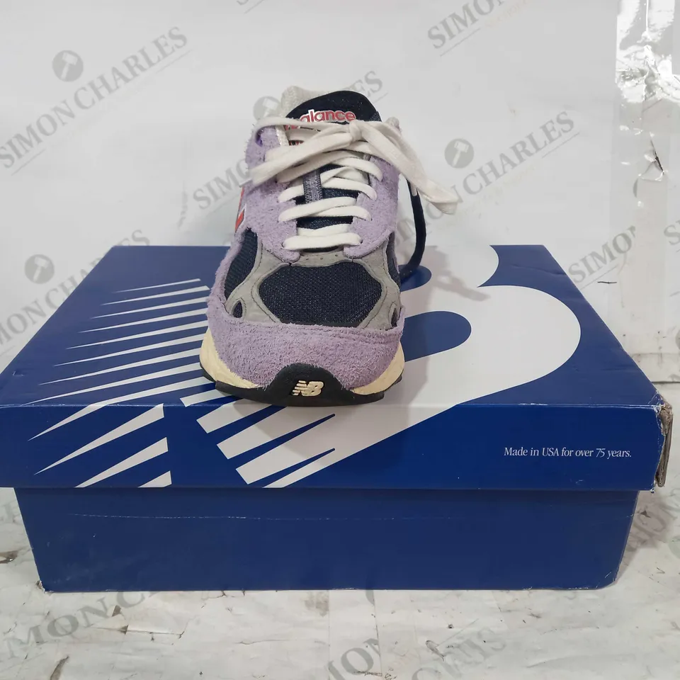 BOXED PAIR OF NEW BALANCE SHOES IN LILAC UK SIZE 9