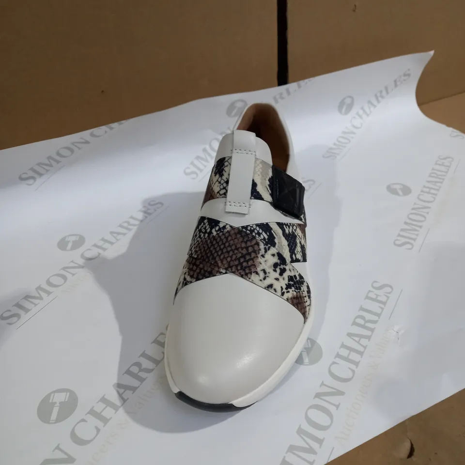 clarks leapord print sandal size 6 