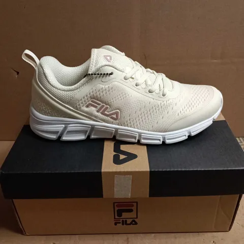 BOXED PAIR OF FILA FLASH ATTACK WOMEN'S TRAINERS – WHITE – 5