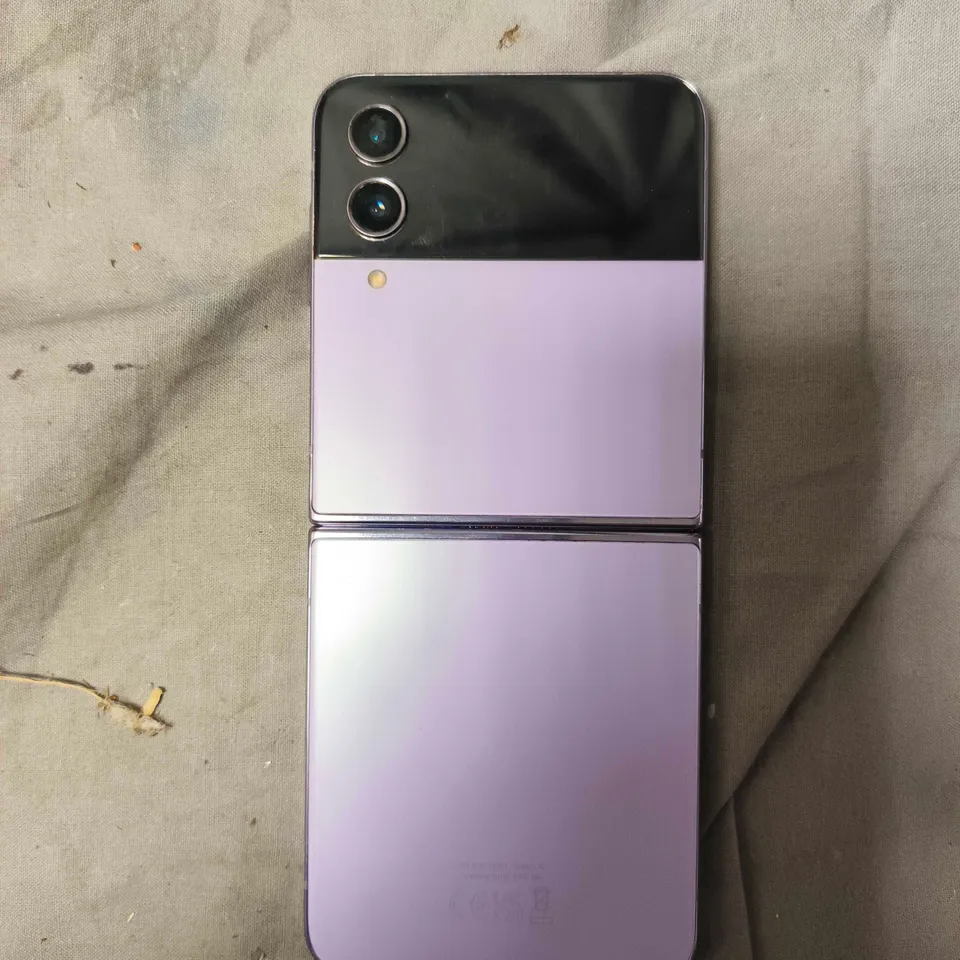 SAMSUNG GALAXY Z FLIP3 SMARTPHONE 