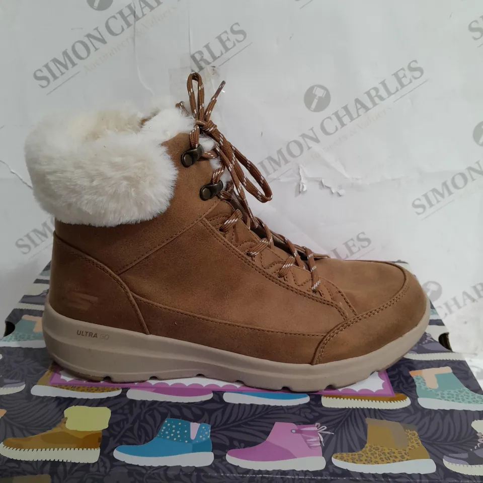 BOXED SKECHERS GLACIAL ULTRA COZYLY BOOTS, CHESTNUT - SIZE 7