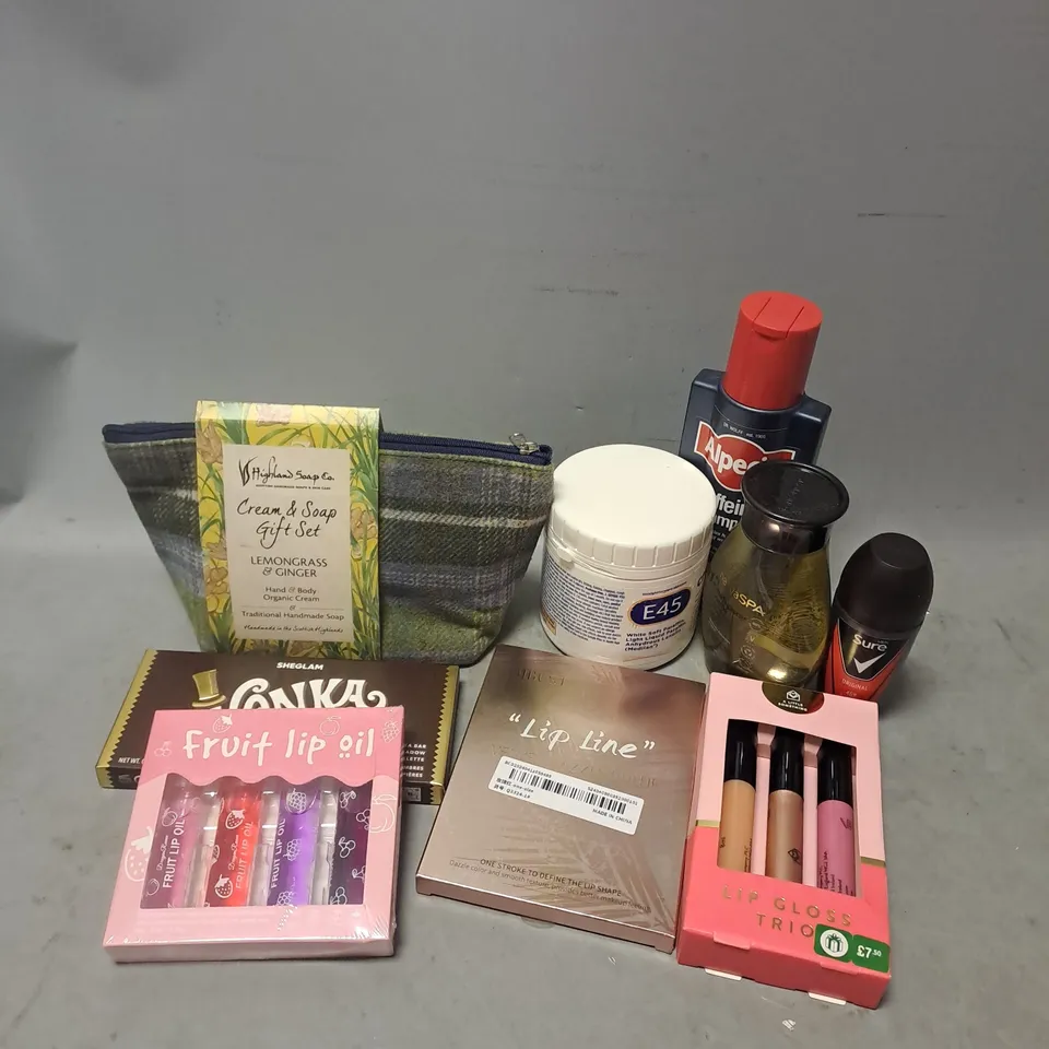 APPROXIMATELY 20 ASSORTED COSMETIC PRODUCTS TO INCLUDE - SHEGLAM WONKA BAR EYESHADOW PALETTE - ALPECIN CAFFEINE SHAMPOO - HIGHLAND SOAP CO CREAM & SOAP GIFT SET - ETC