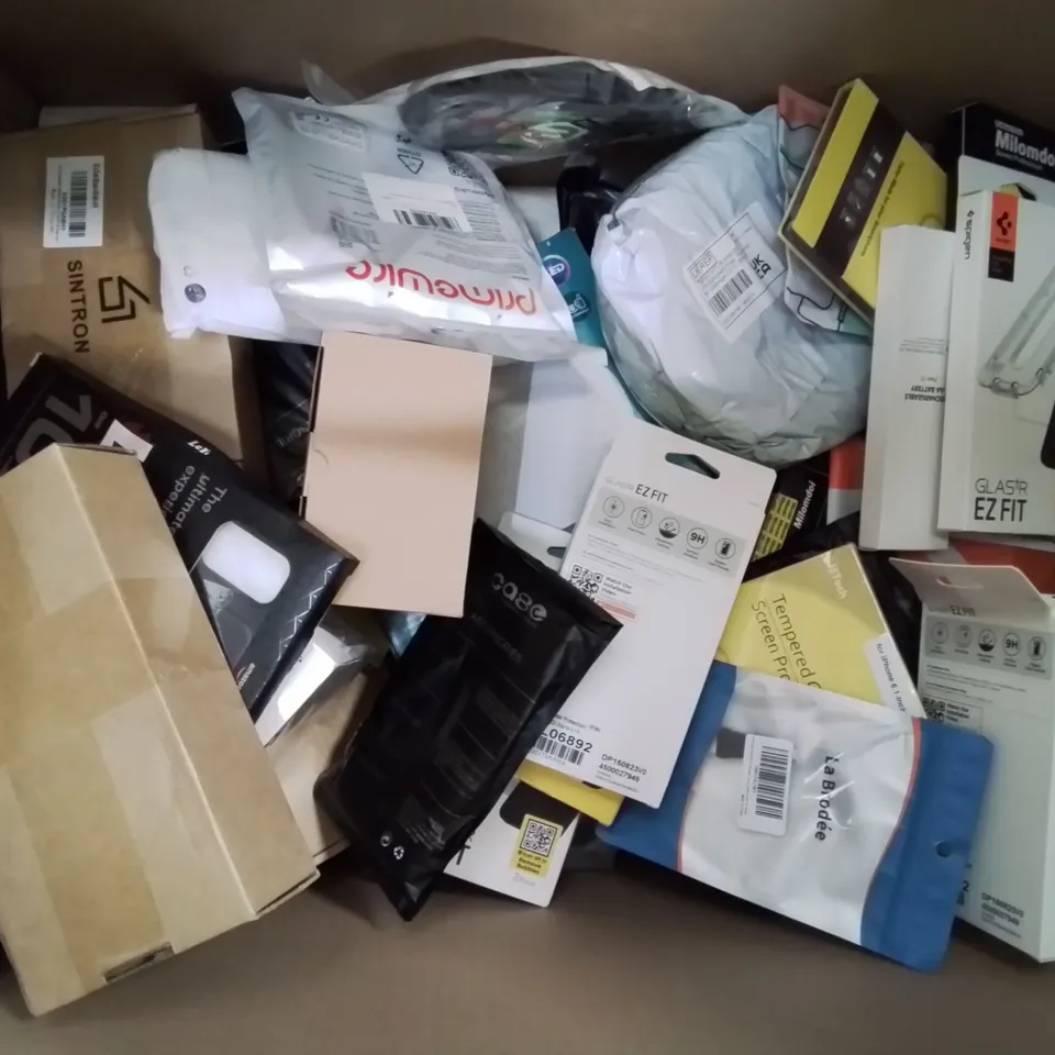 BOX CONTAINING LARGE AMOUNT OF BOXED ELECTRICAL ITEMS TO INCLUDE: OUTDOOR SMART CAMERA, PHONE CASES, SCREEN PROTECTION COVERS,  SWITCH CARRY CASE AND ACCESSORIES PACK, LIGHTS, XBOX REMOTE CHARGER ETC.