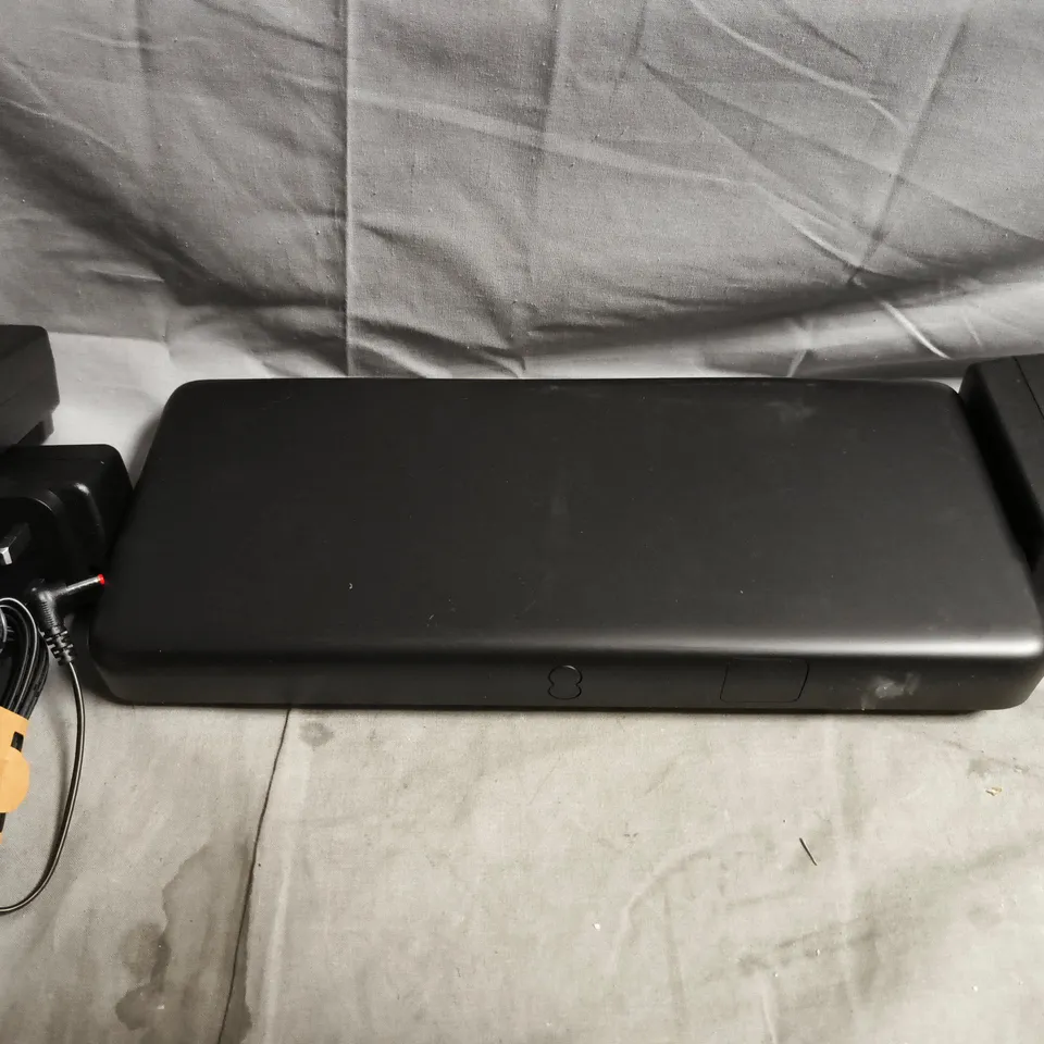 APPROXIMATELY 10 ASSORTED HOUSEHOLD ITEMS TO INCLUDE TV BOX PRO, VARIOUS PLUGS AND CABLES, ETC