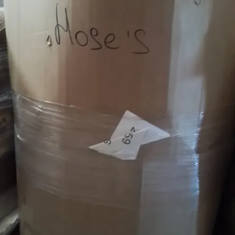 PALLET CONTAINING A LARGE QUANTITY OF HOSES