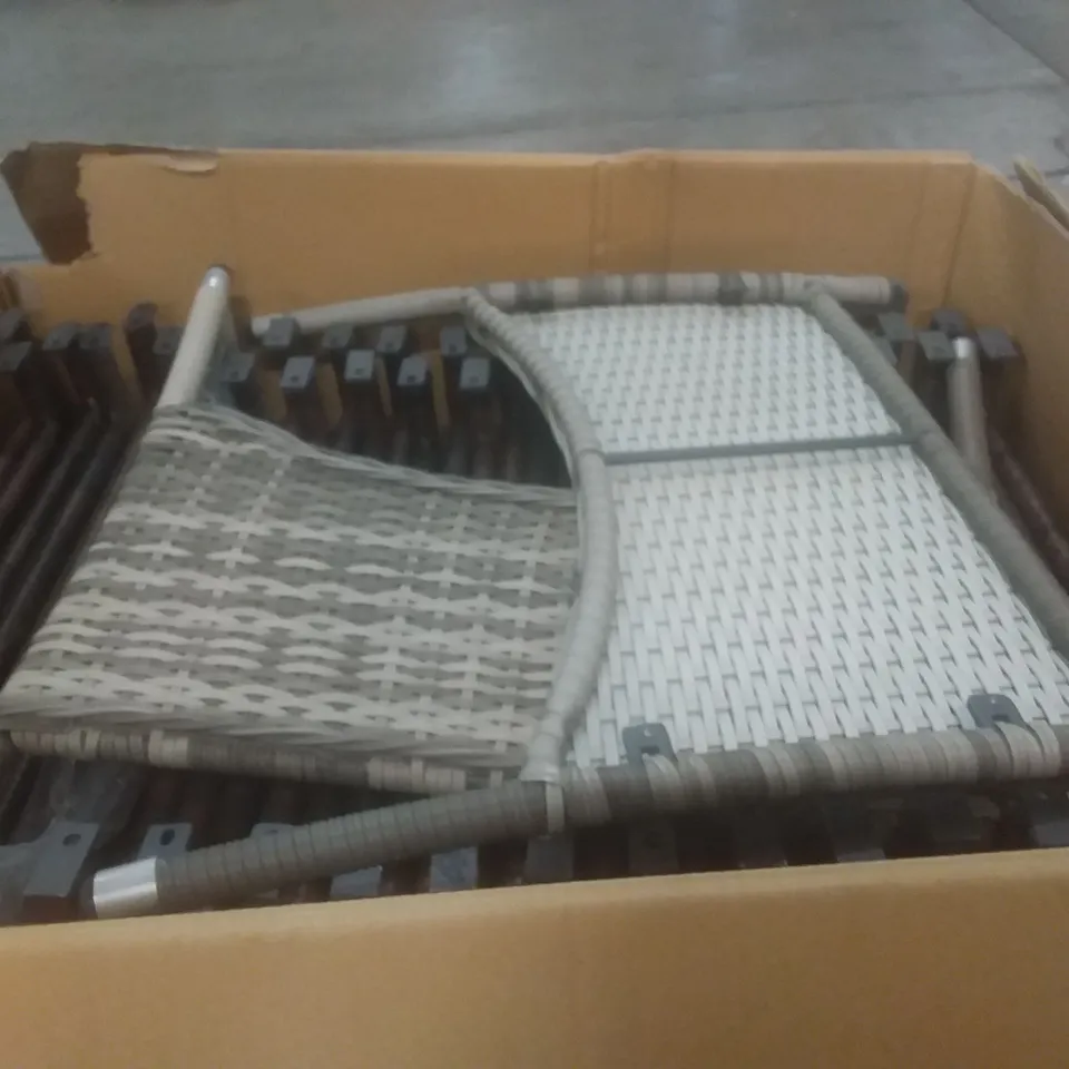 PALLET OF ASSORTED GARDEN AND PATIO FURNITURE PARTS