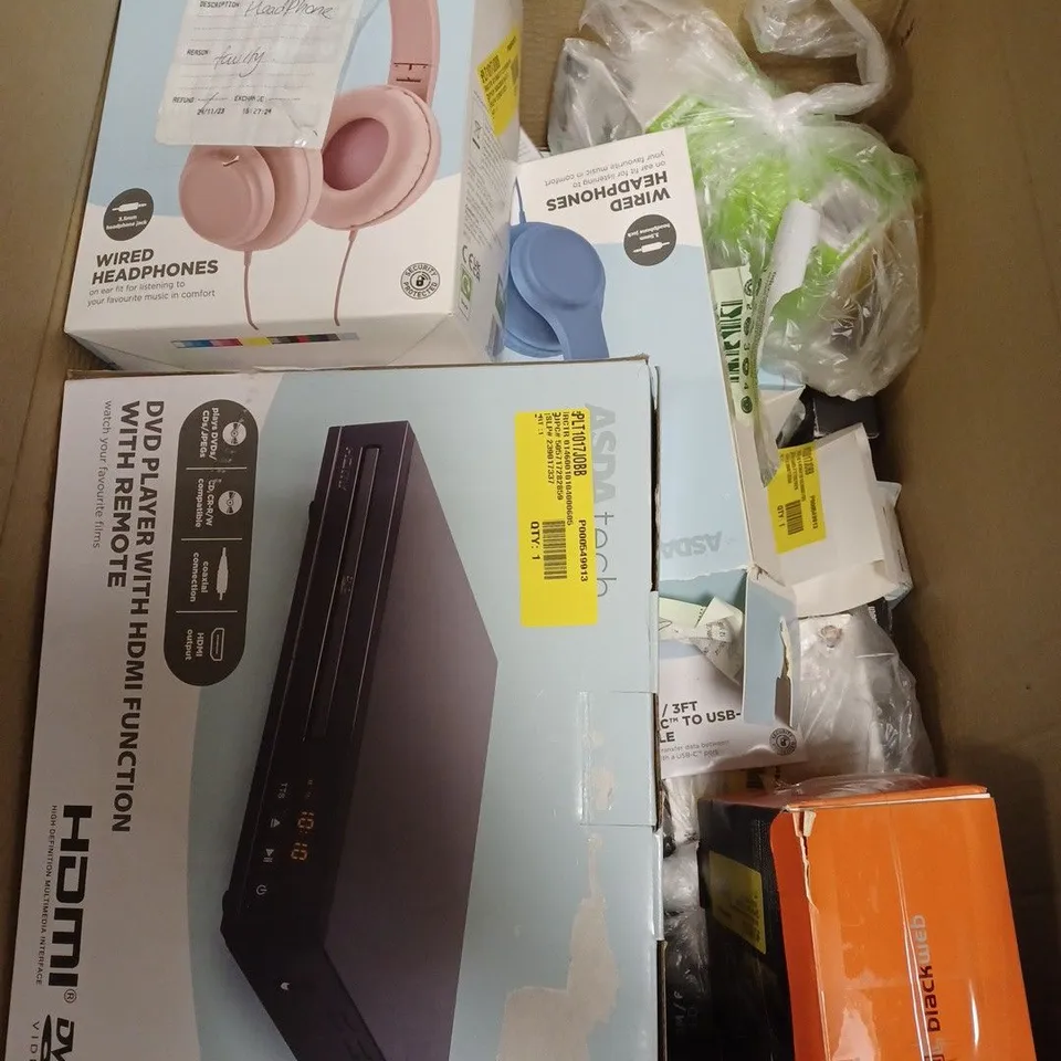 APPROXIMATELY 20 ASSORTED ELECTRICAL ITEMS TO INCLUDE CHARGERS, MIXX 0X1 HEADPHONES, DVD PLAYER, ETC