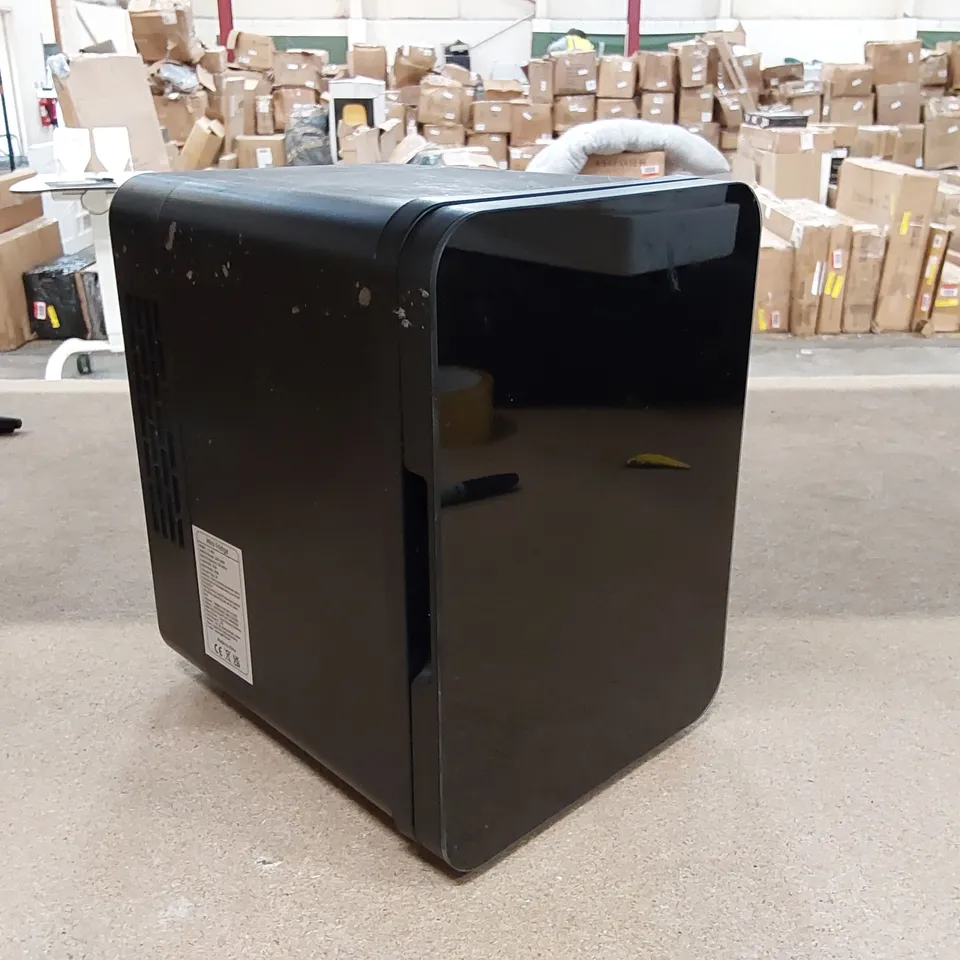 BOXED MINI FRIDGE - BLACK (1 BOX)