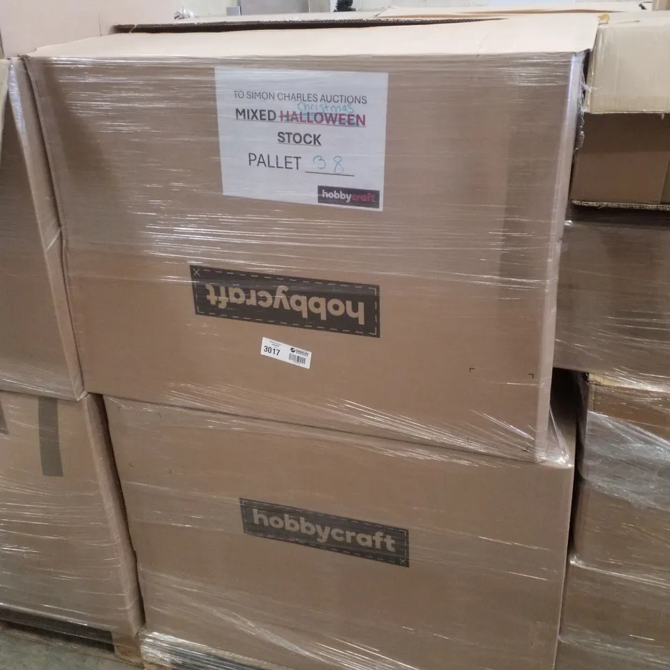 PALLET CONTAINING ASSORTED CHRISTMAS PRODUCTS & DECORATIONS INCLUDING WOODEN CHRISTMAS BOXES, GREEN STOCKINGS, MACHE GINGERBREAD HOUSES & HANGING GINERBREAD DECORATIONS