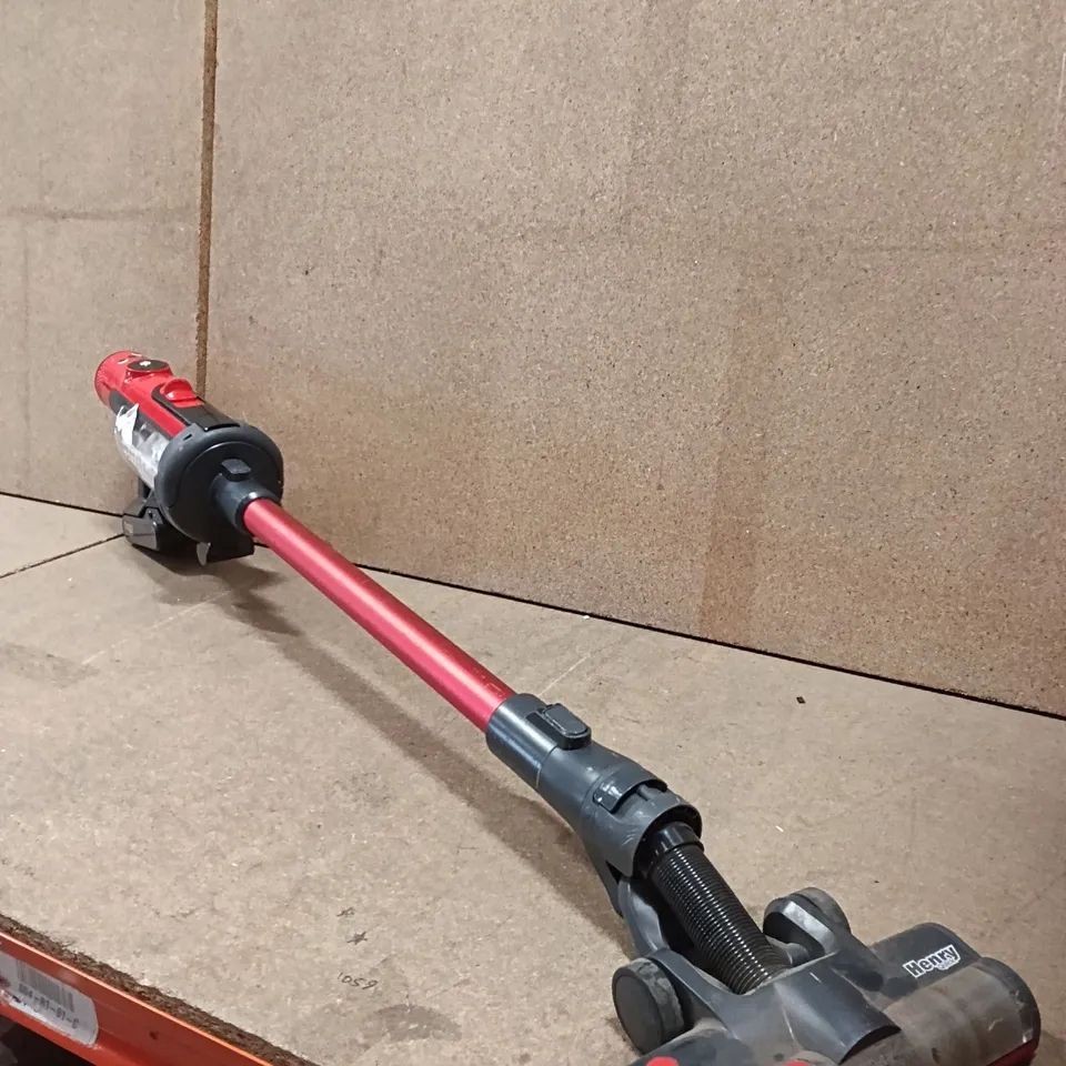 HENRY QUICK PRO CORDLESS VACUUM CLEANER, HEN.70 - RED 