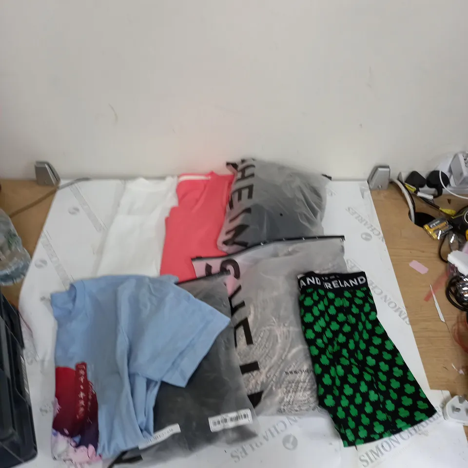 BOX OF APPROXIMATELY 20 CLOTHING ITEMS TO INCLUDE T-SHIRTS, VESTS, DRESSES ETC