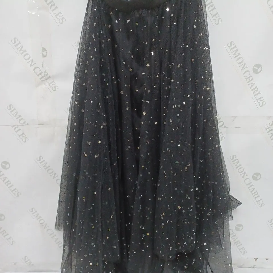 4 APRICOT HANKY SKIRTS IN BLACK AND METALLIC STARS TO INCLUDE SIZES 10 AND 12 