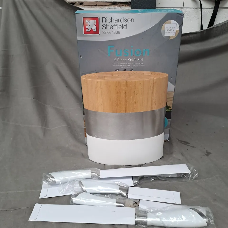 BOXED RICHARDSON SHEFFEILD FUSION 5PCE KNIFE SET IN WHITE - COLLECTION ONLY
