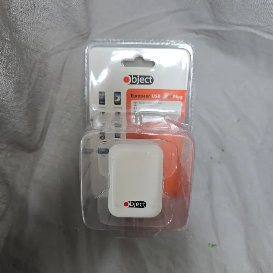 APPROXIMATELY 20 OBJECT EUROPEAN USB MAIN PLUGS