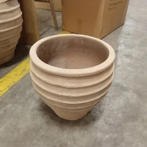 SMALL TERRACOTTA PLANTER 