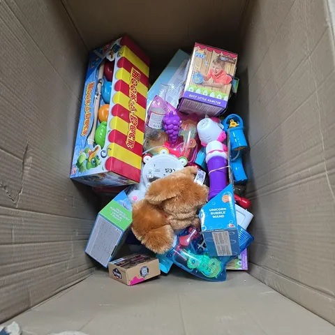 BOX OF APPROXIMATELY 10 ASSORTED TOYS INCLUDING HOOK A DUCK , PITTER PATTER PETS AND UNICORN BUBBLE WAND