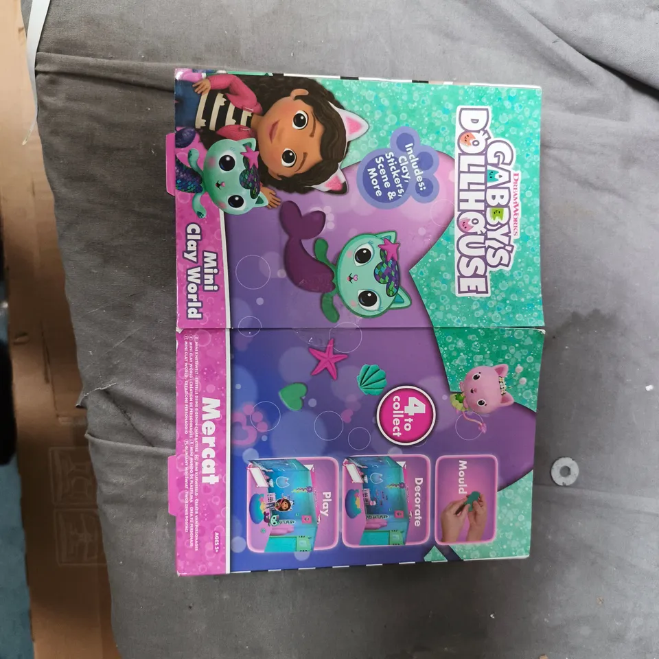 BOX OF APPROXIMATELY 20 ASSORTED ITEMS TO INCLUDE:12V BATTERY AND CABBYS CLUBHOUSE