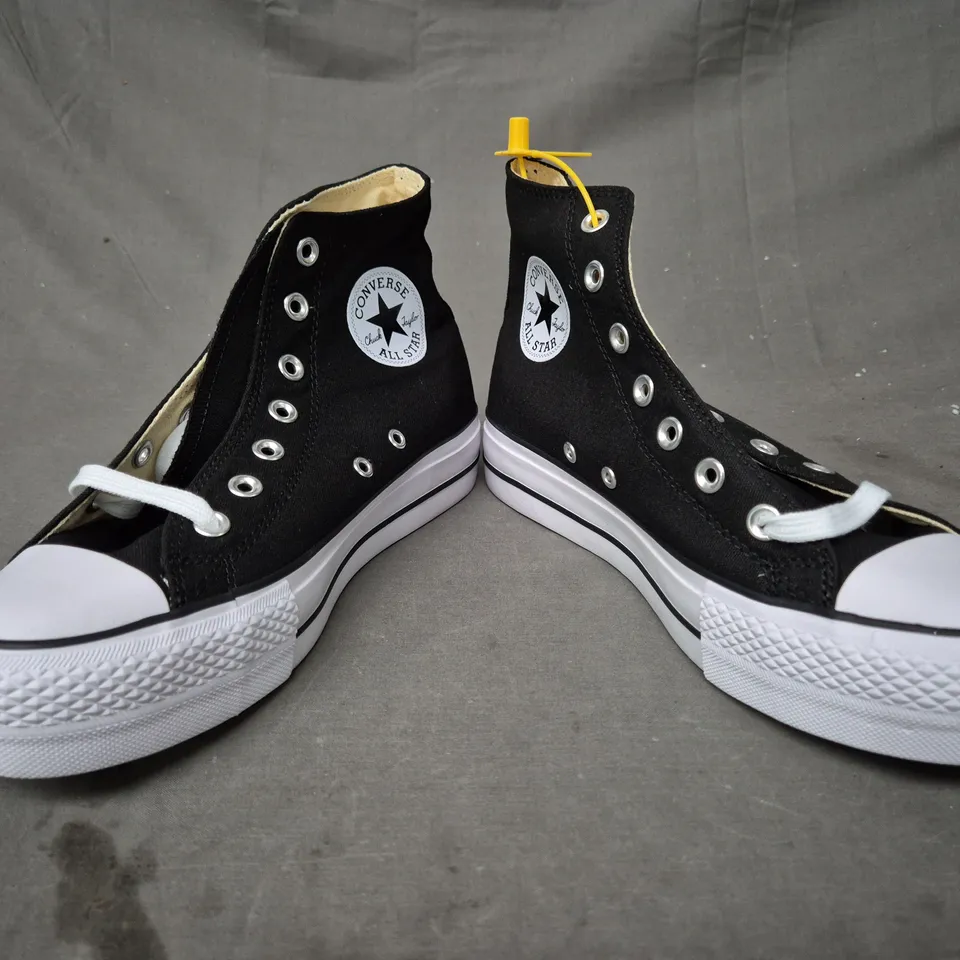 BOXED PAIR OF CONVERSE HI-TOP CANVAS SHOES IN BLACK UK SIZE 6