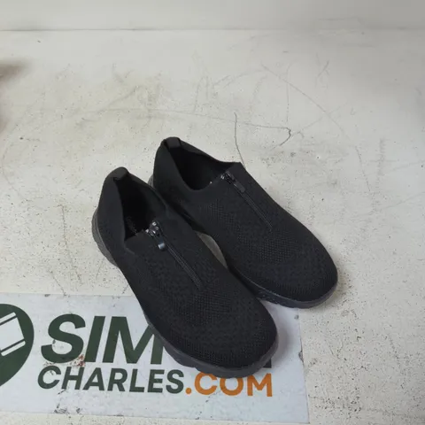 CUSHION-WALK BLACK KNIT SLIP-ON SHOES – UK 5 (EU 38) MENS