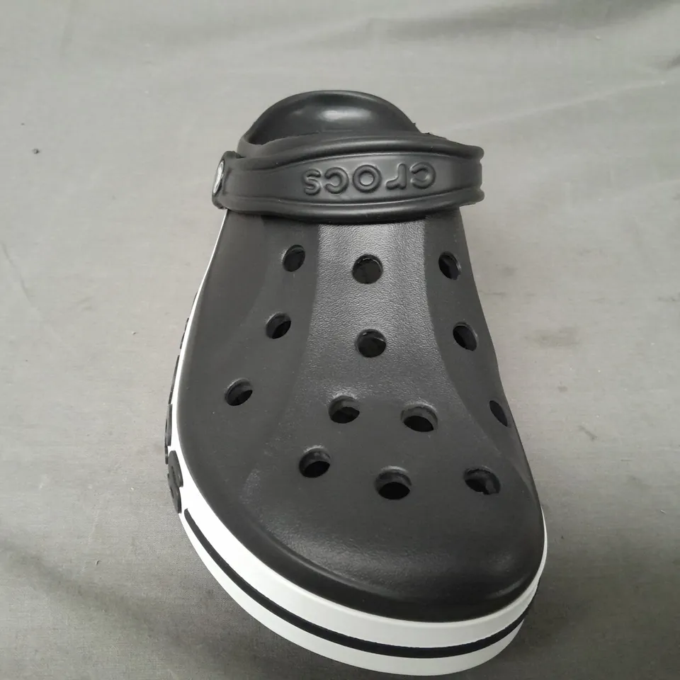 PAIR OF CROCS BAYABAND CLOGS IN BLACK/WHITE UK SIZE M10/W11