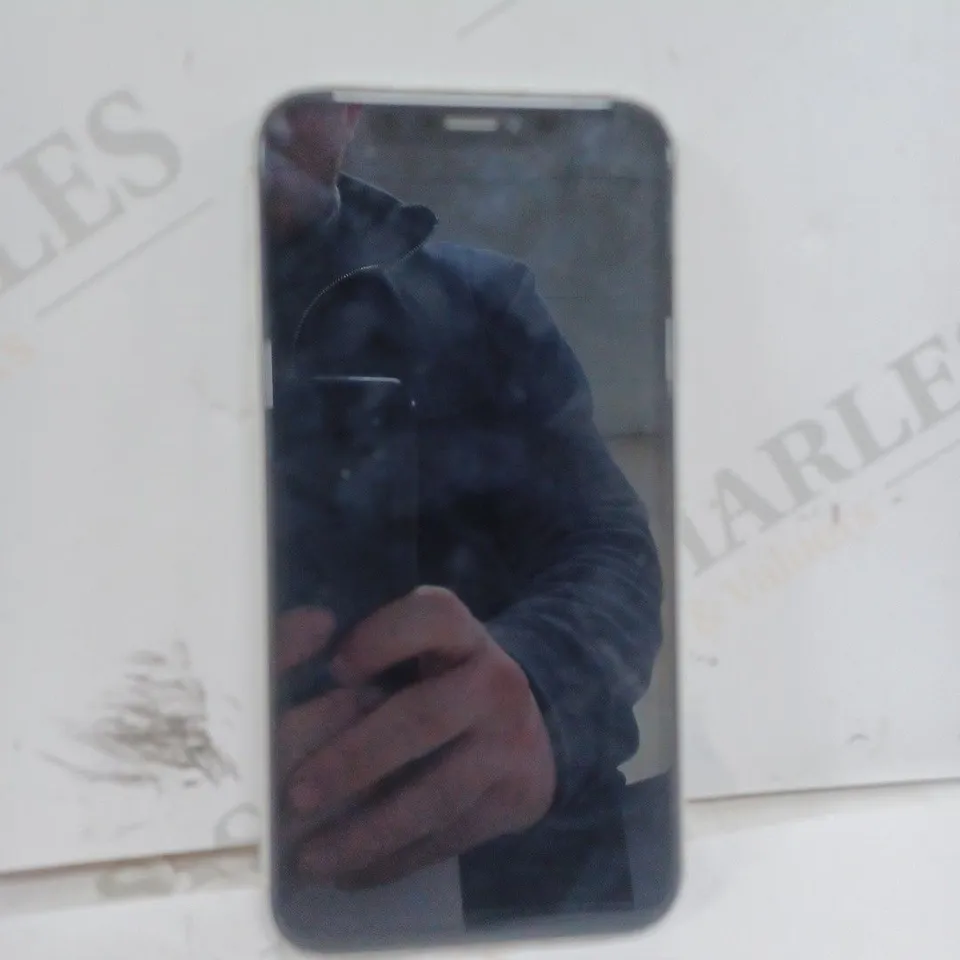 APPLE IPHONE XR IN WHITE 